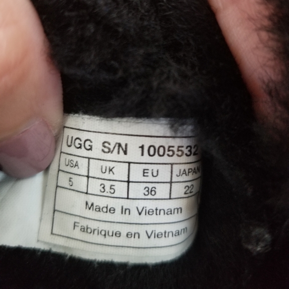 EUC- UGG Bailey Bow II Boots - Picture 7 of 9